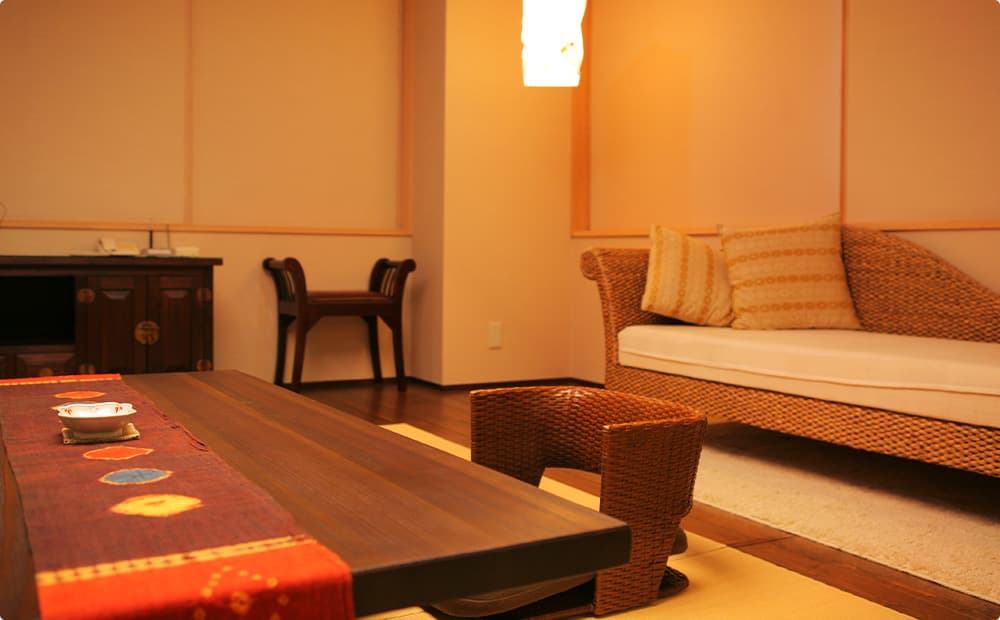 写真:温泉付和寛洋室 “芽生”