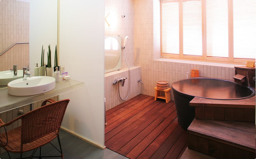 写真:温泉付和寛洋室 “芽生”